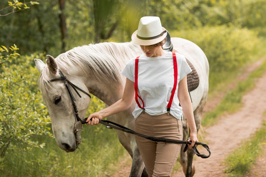 how to lead a horse correctly from the left side using proper lead rope technique
