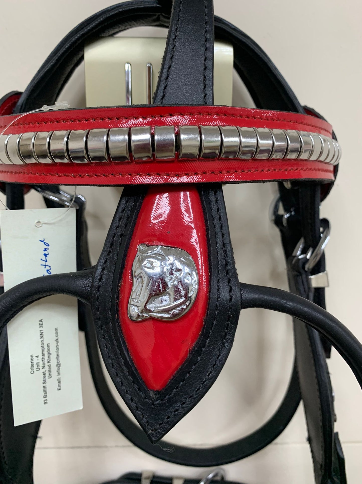 Heavy Show Bridle with Brass Clinchers, Bit & Matching Braided Lead – Black with Red Padding