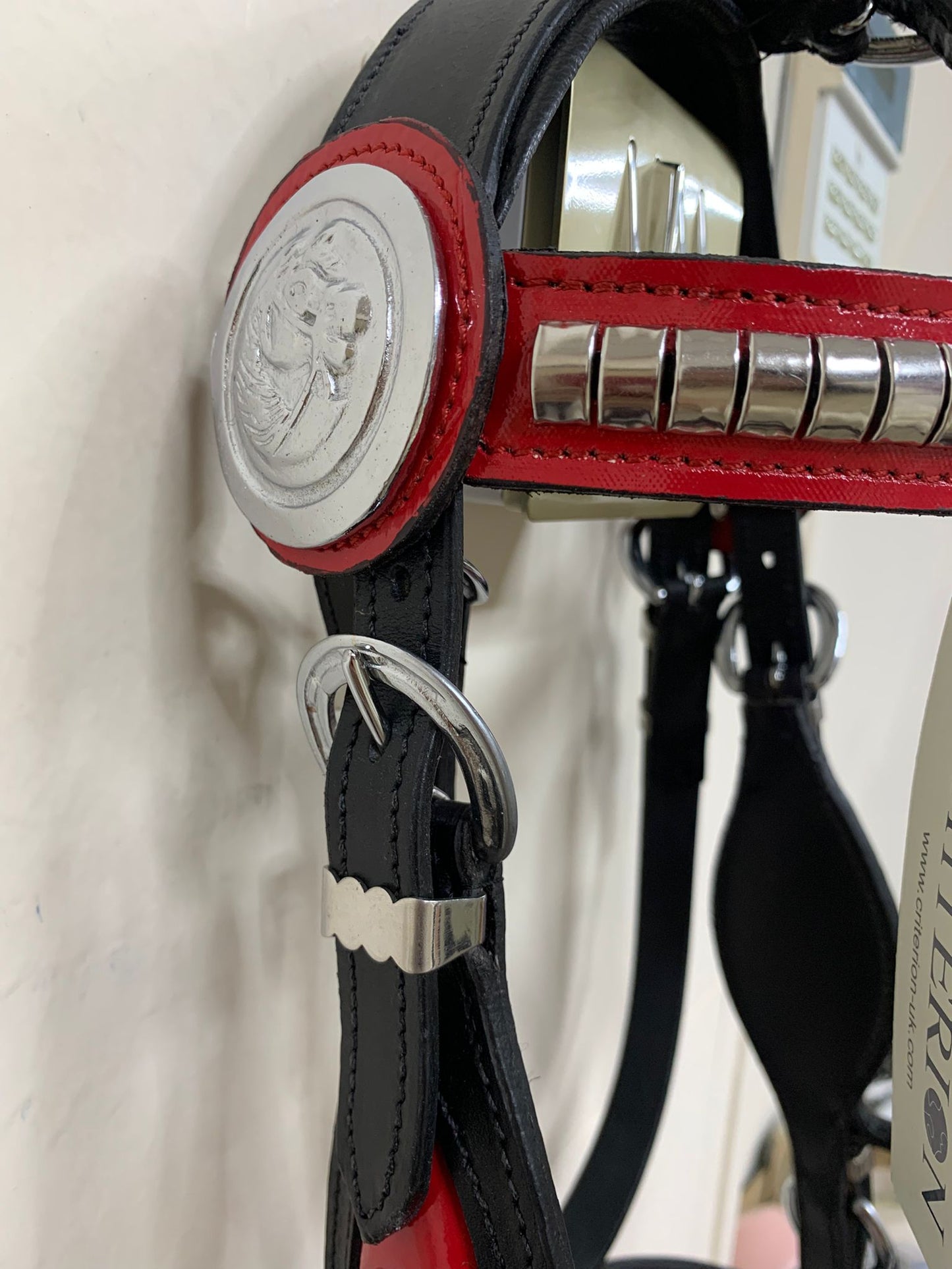 Heavy Show Bridle with Brass Clinchers, Bit & Matching Braided Lead – Black with Red Padding